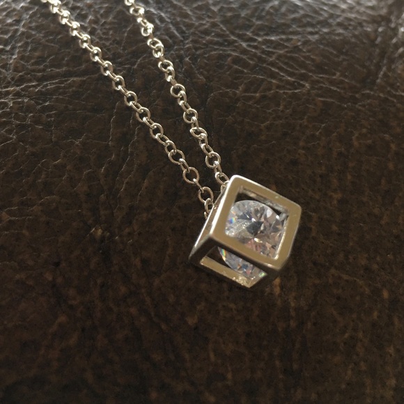 Crystal zircon within cube pendant & necklace - Picture 2 of 4
